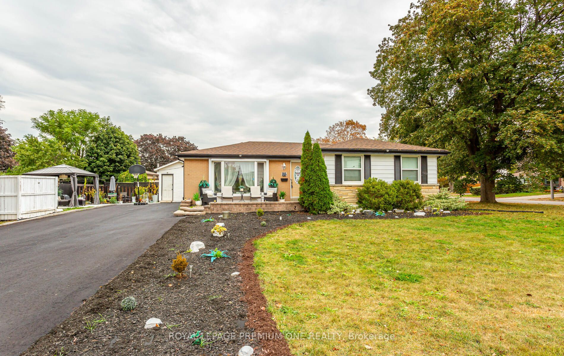 35 Brentwood Dr