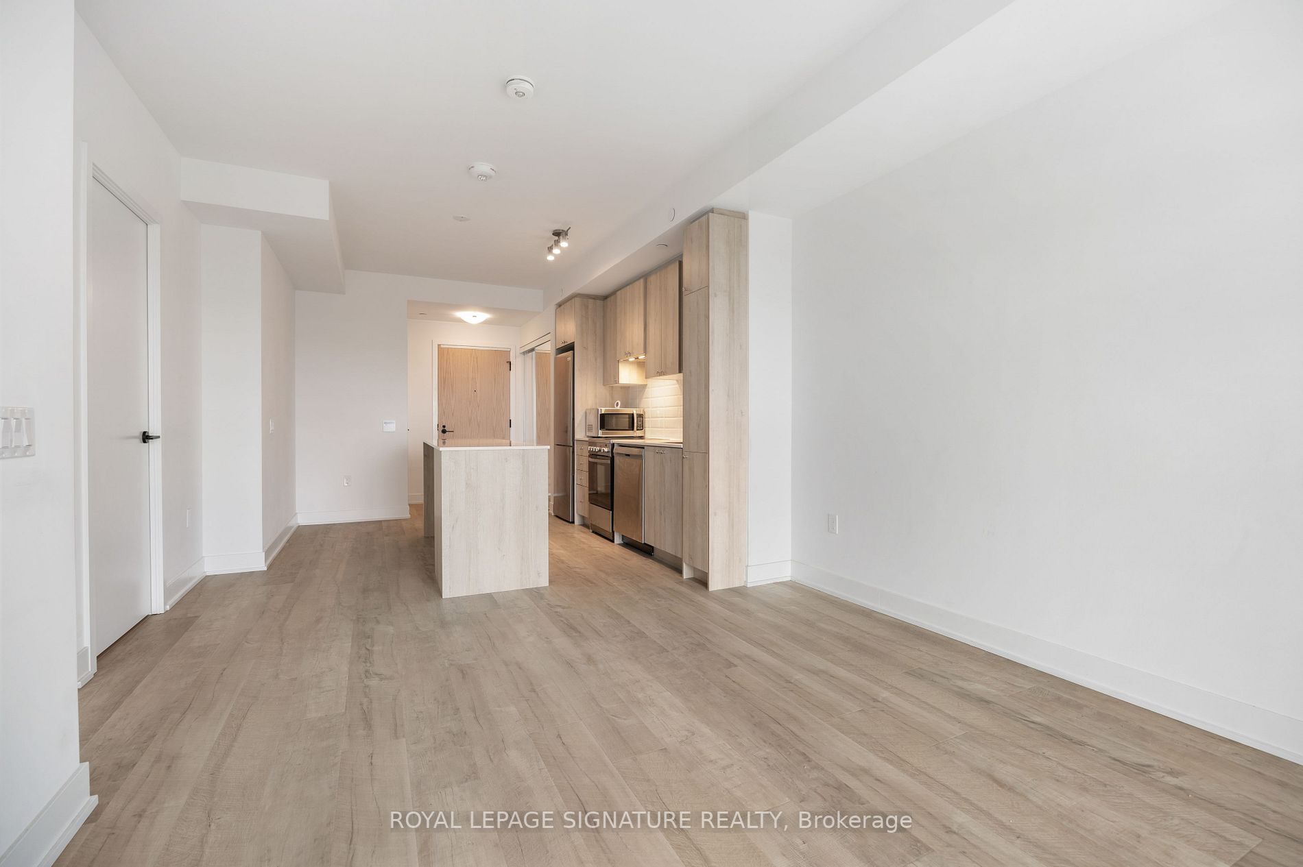 50 George Butchart Dr, #525