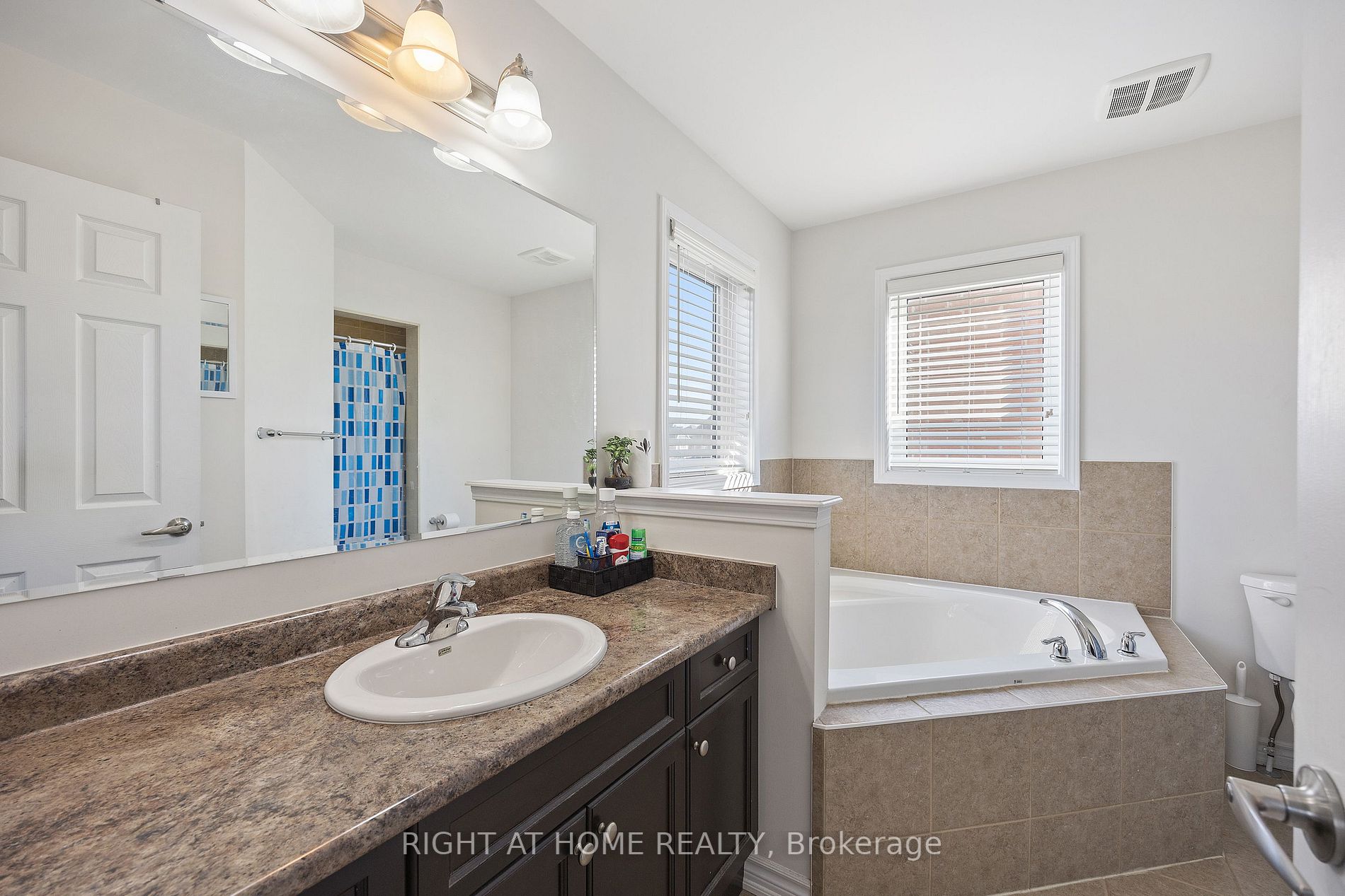 93 Enford Cres