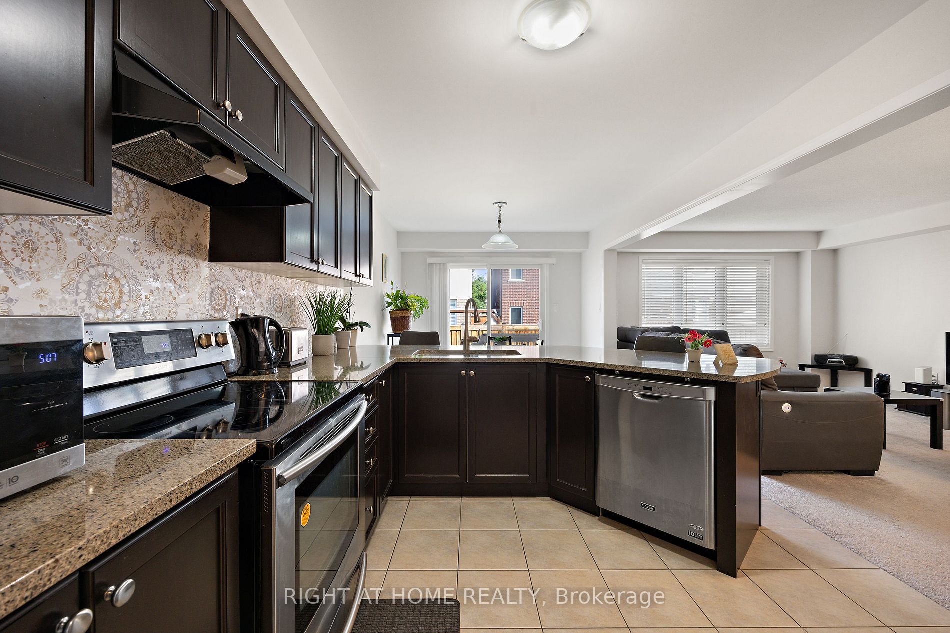 93 Enford Cres