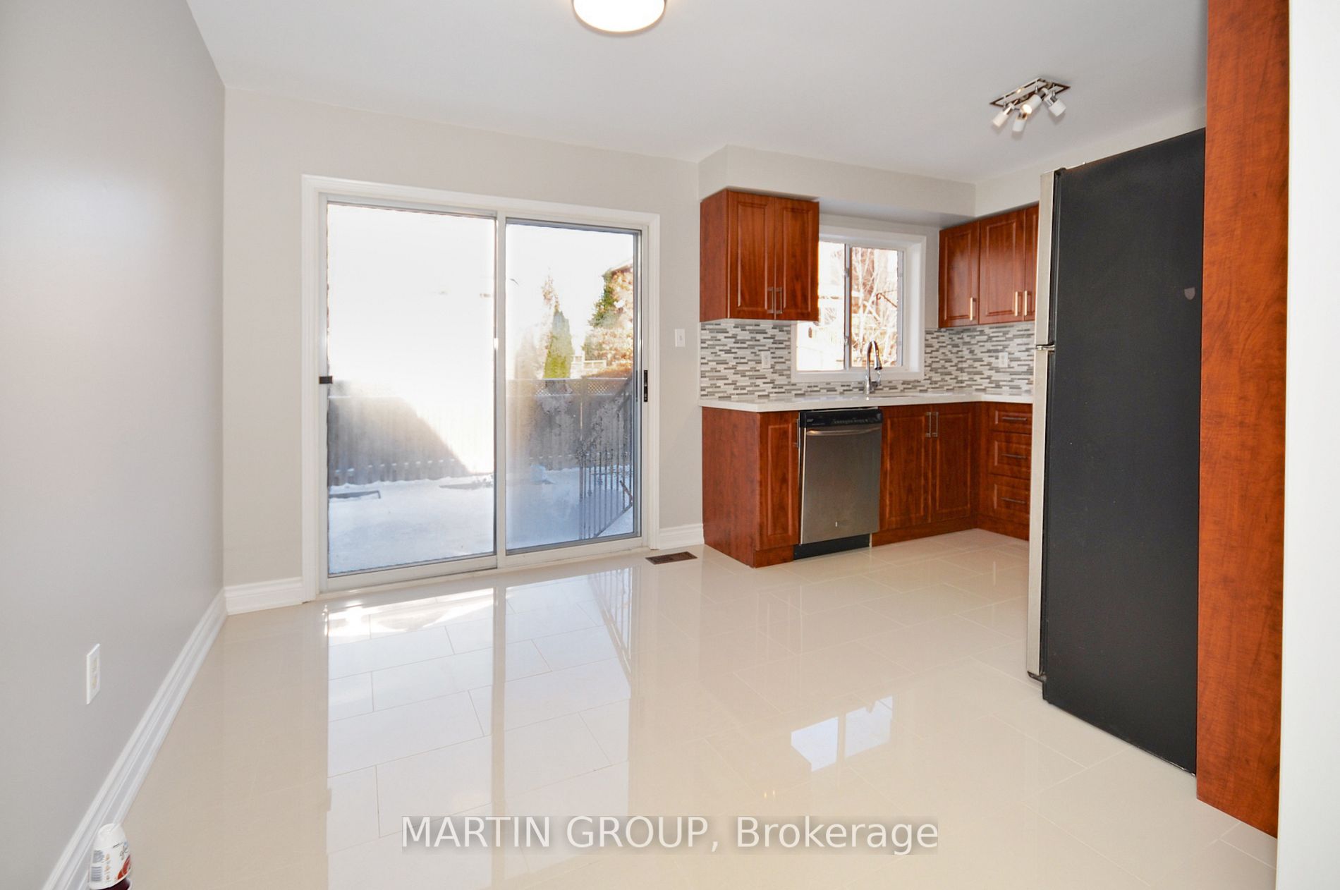 5629 Evelyn Lane