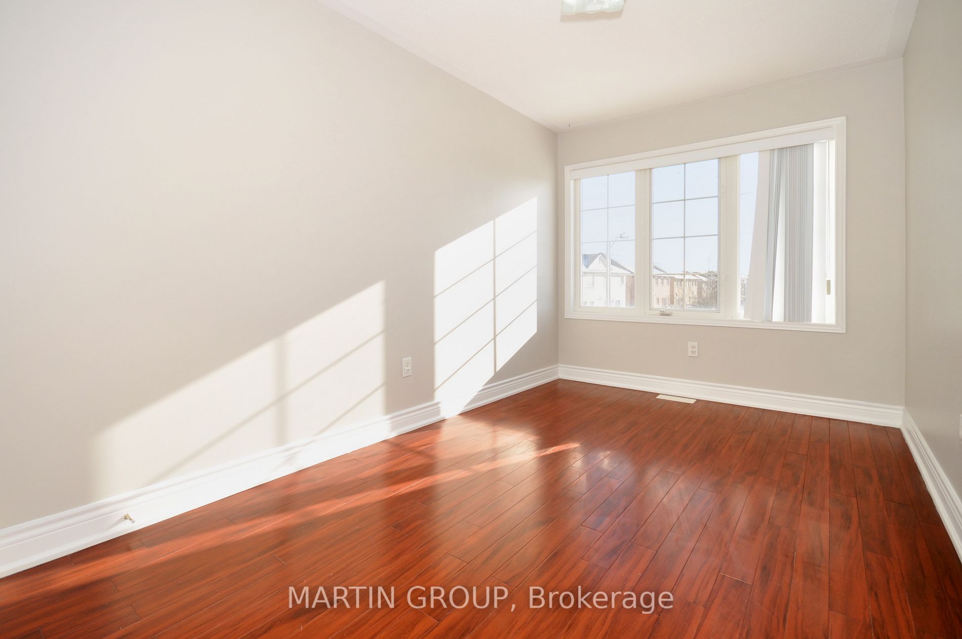 5629 Evelyn Lane