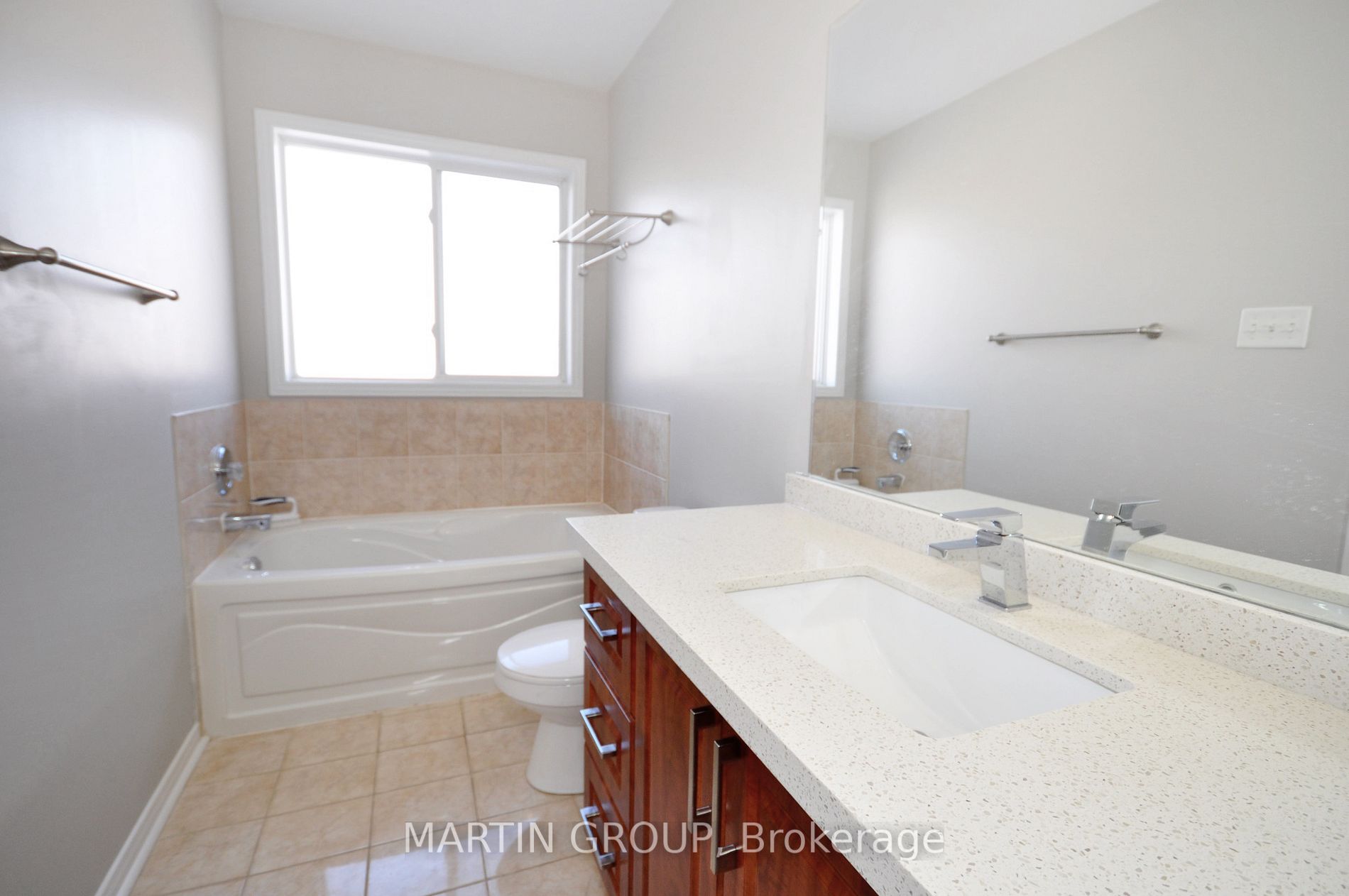 5629 Evelyn Lane