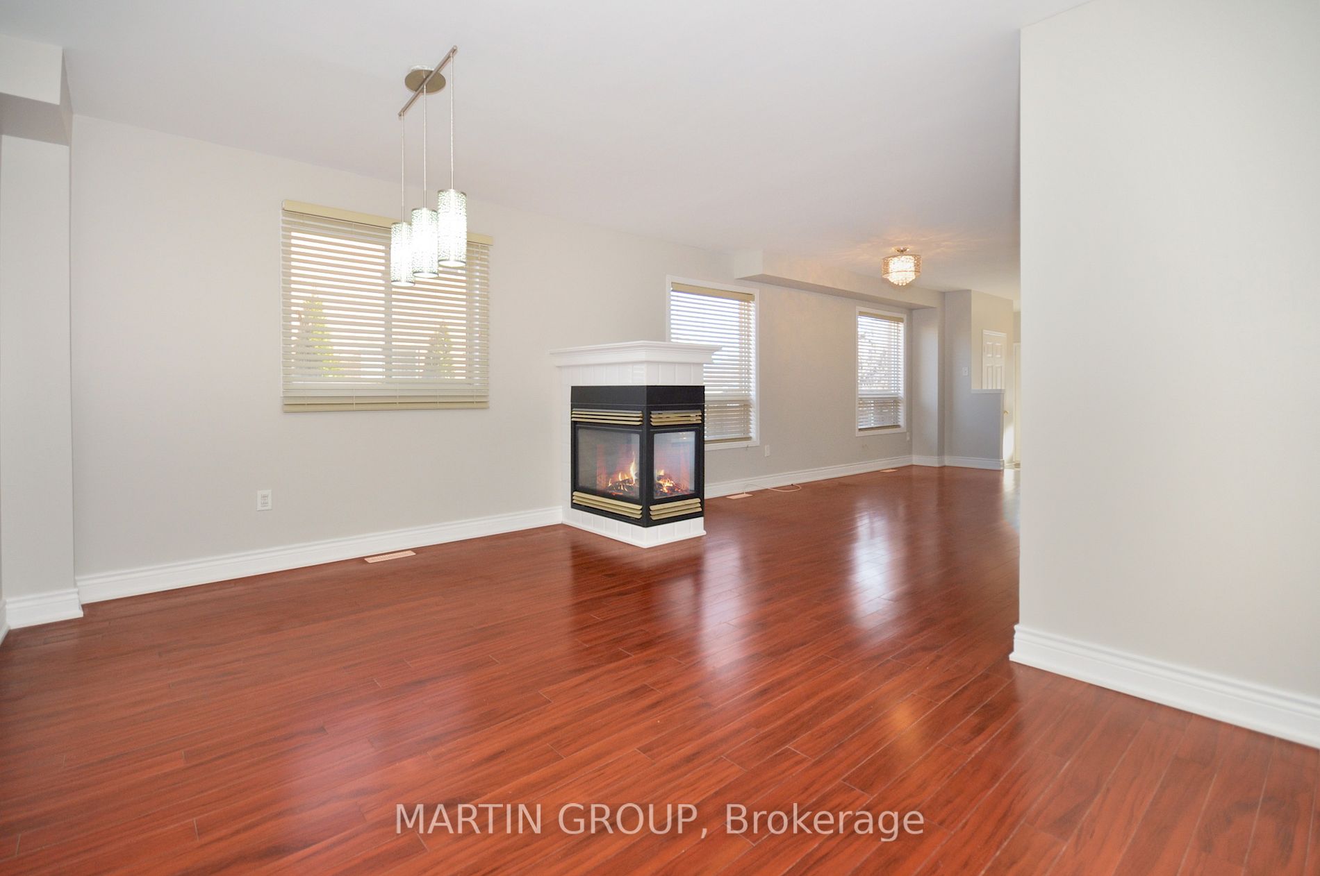 5629 Evelyn Lane