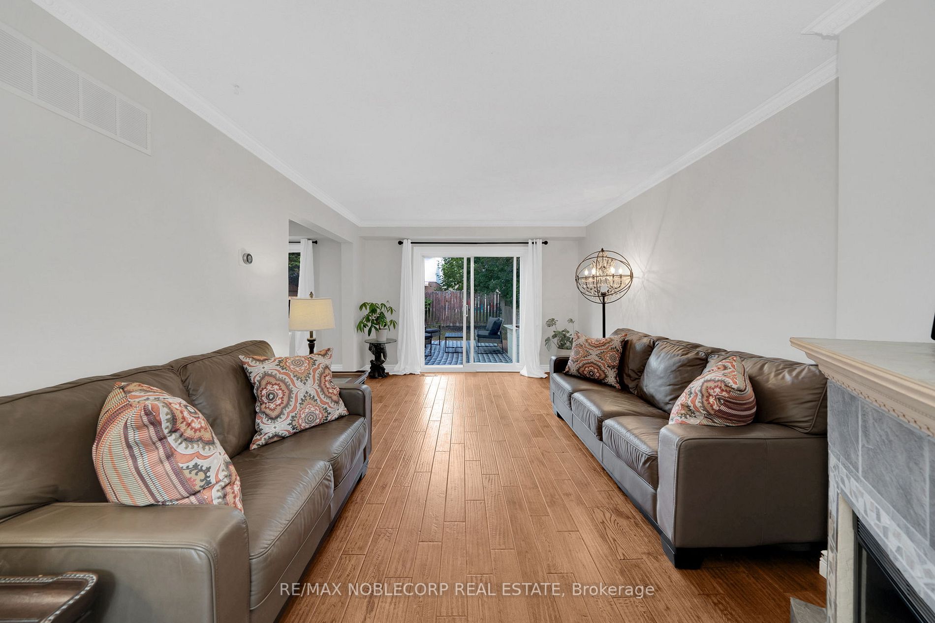 4271 Taffey Cres