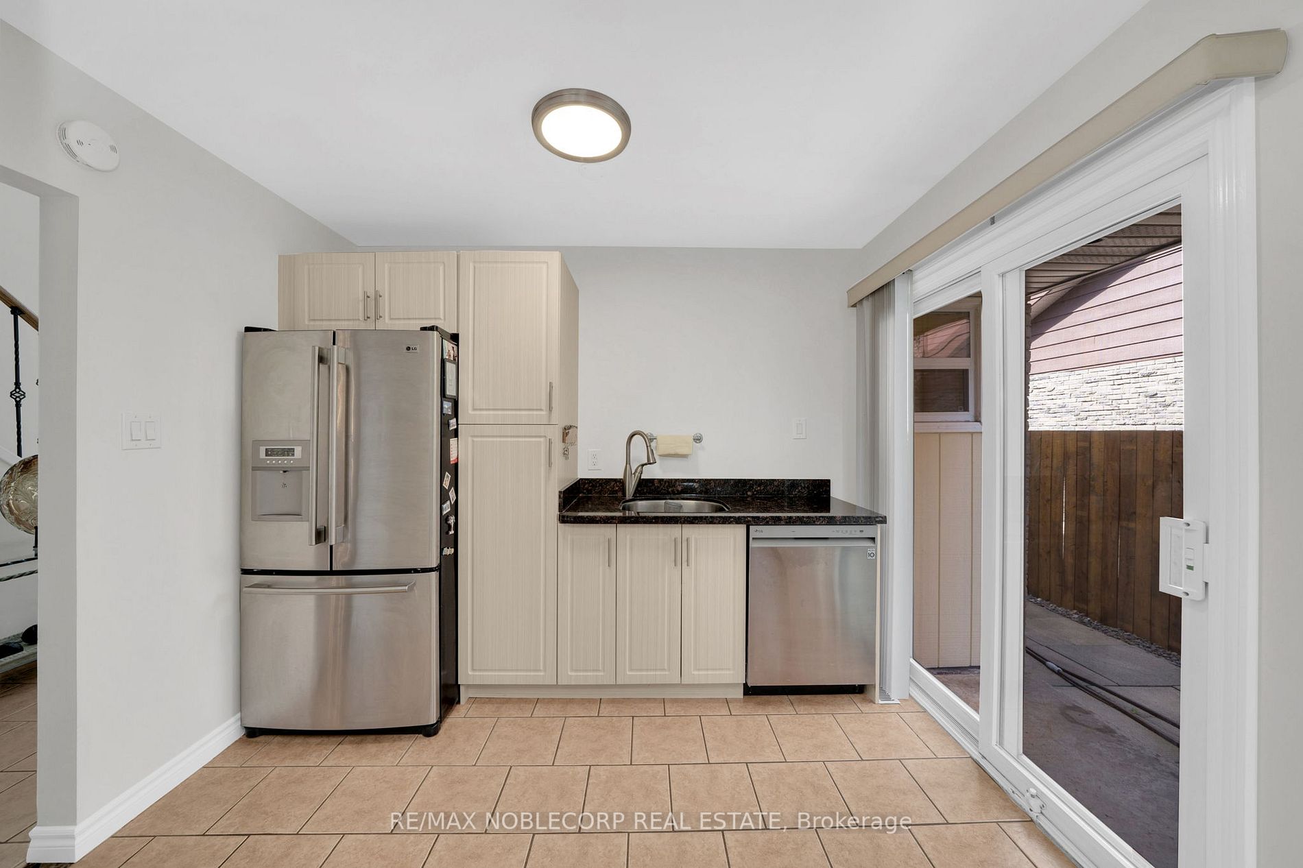4271 Taffey Cres
