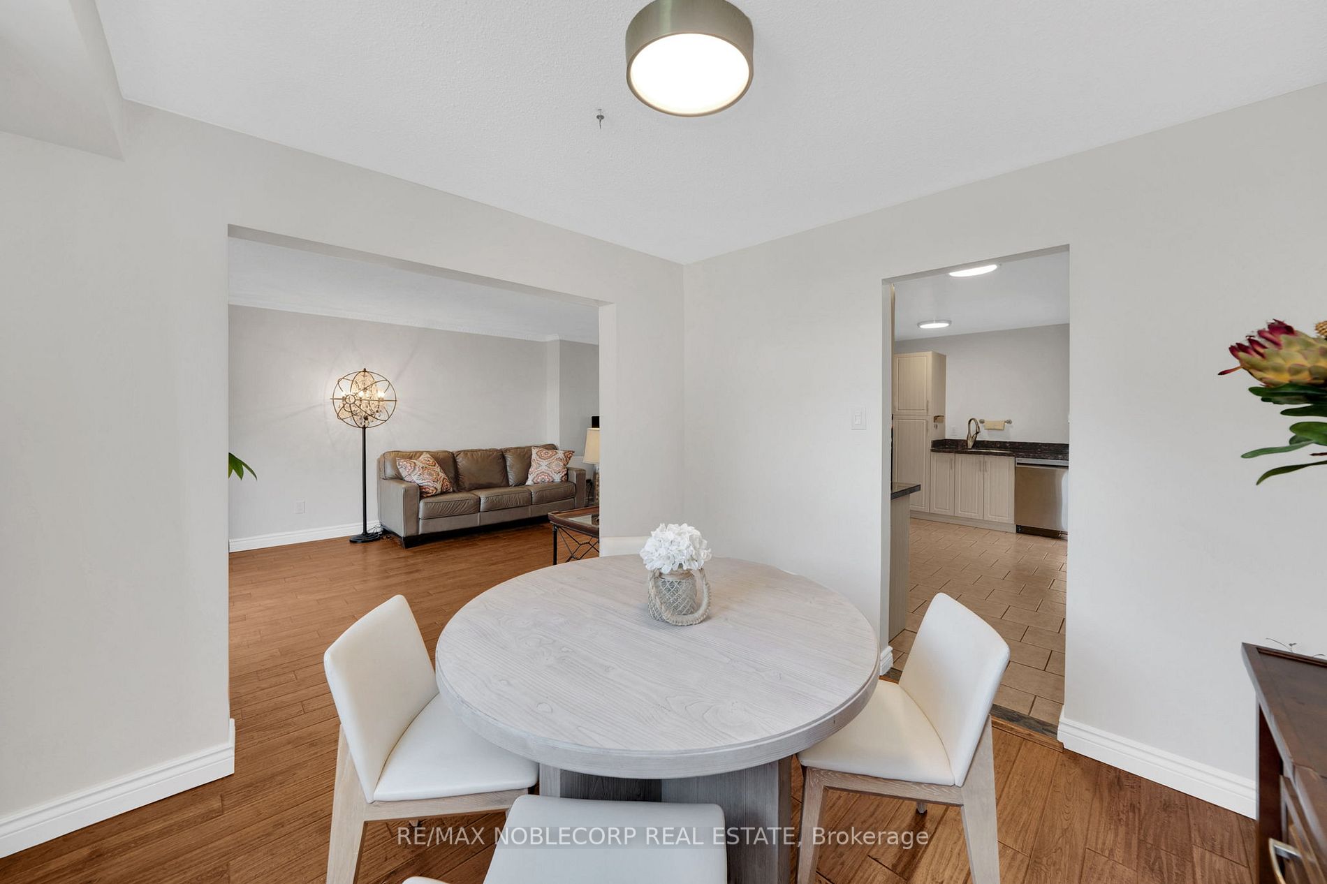 4271 Taffey Cres
