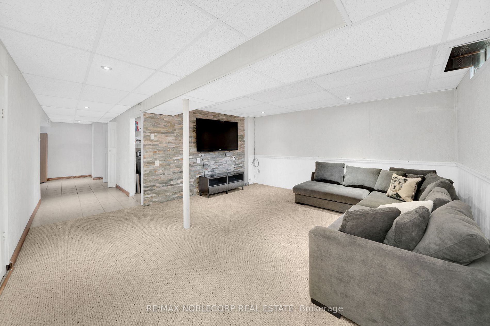 4271 Taffey Cres