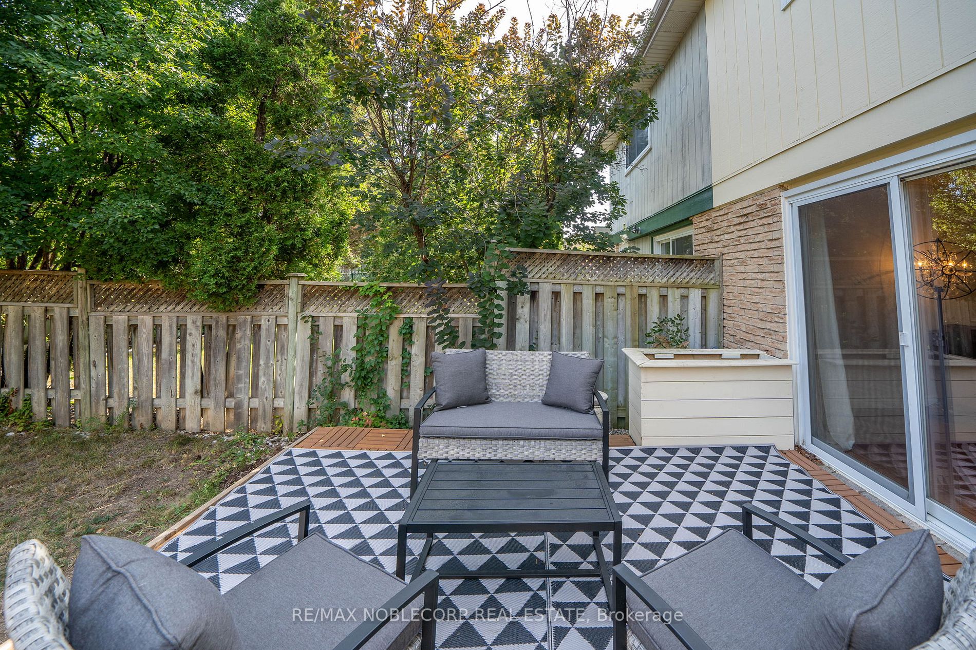 4271 Taffey Cres