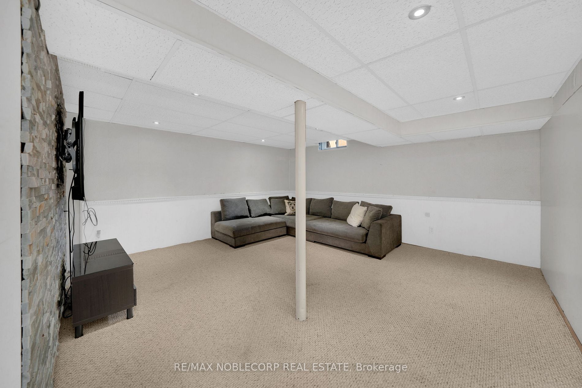4271 Taffey Cres