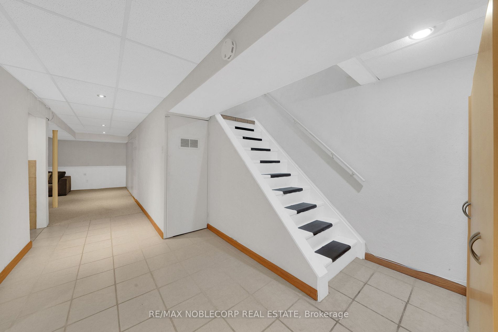 4271 Taffey Cres
