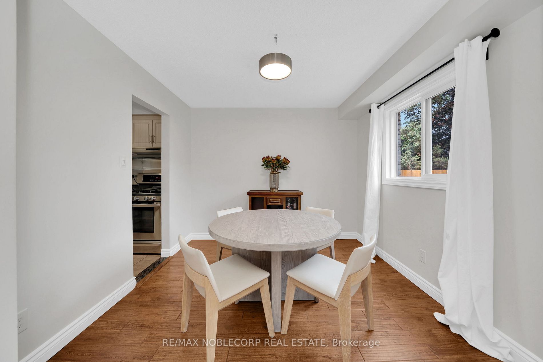 4271 Taffey Cres