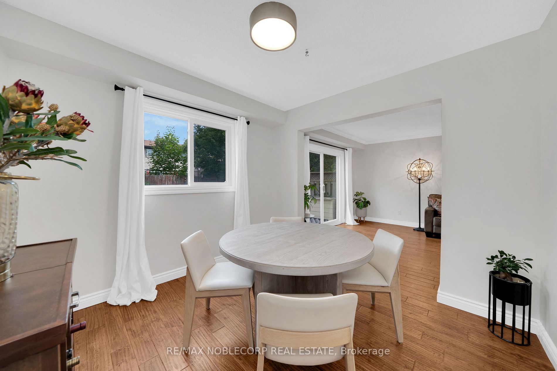 4271 Taffey Cres