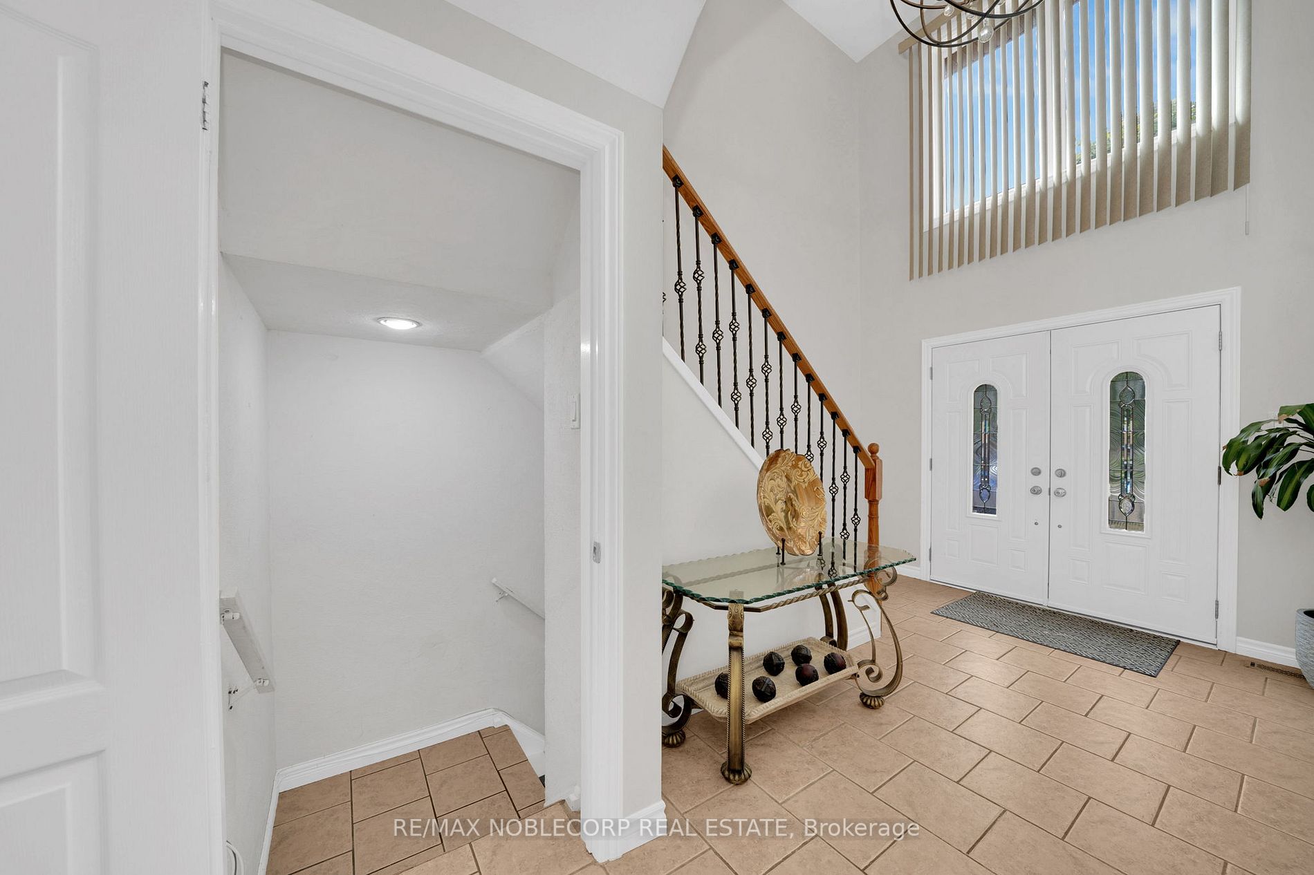 4271 Taffey Cres