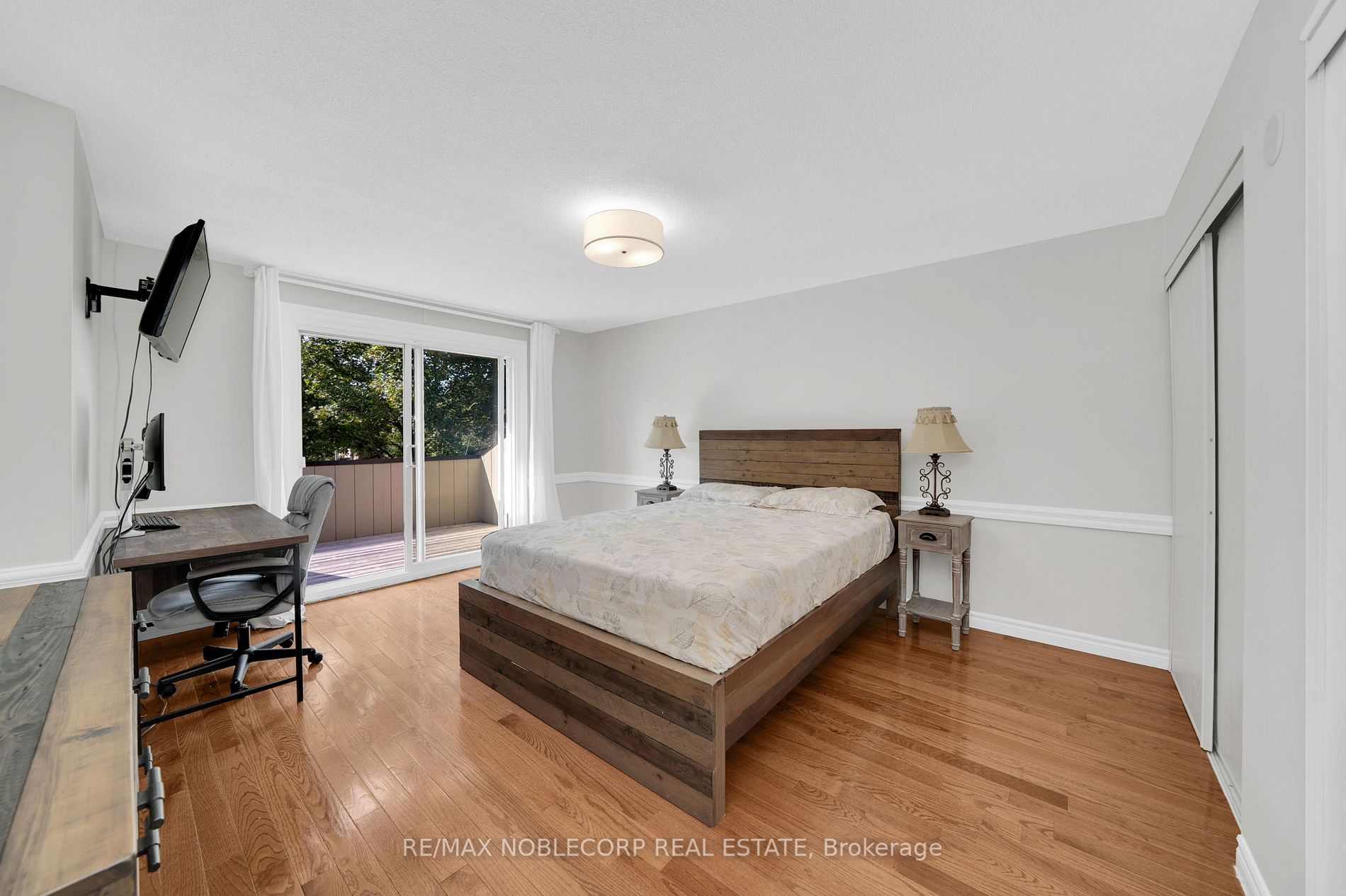 4271 Taffey Cres