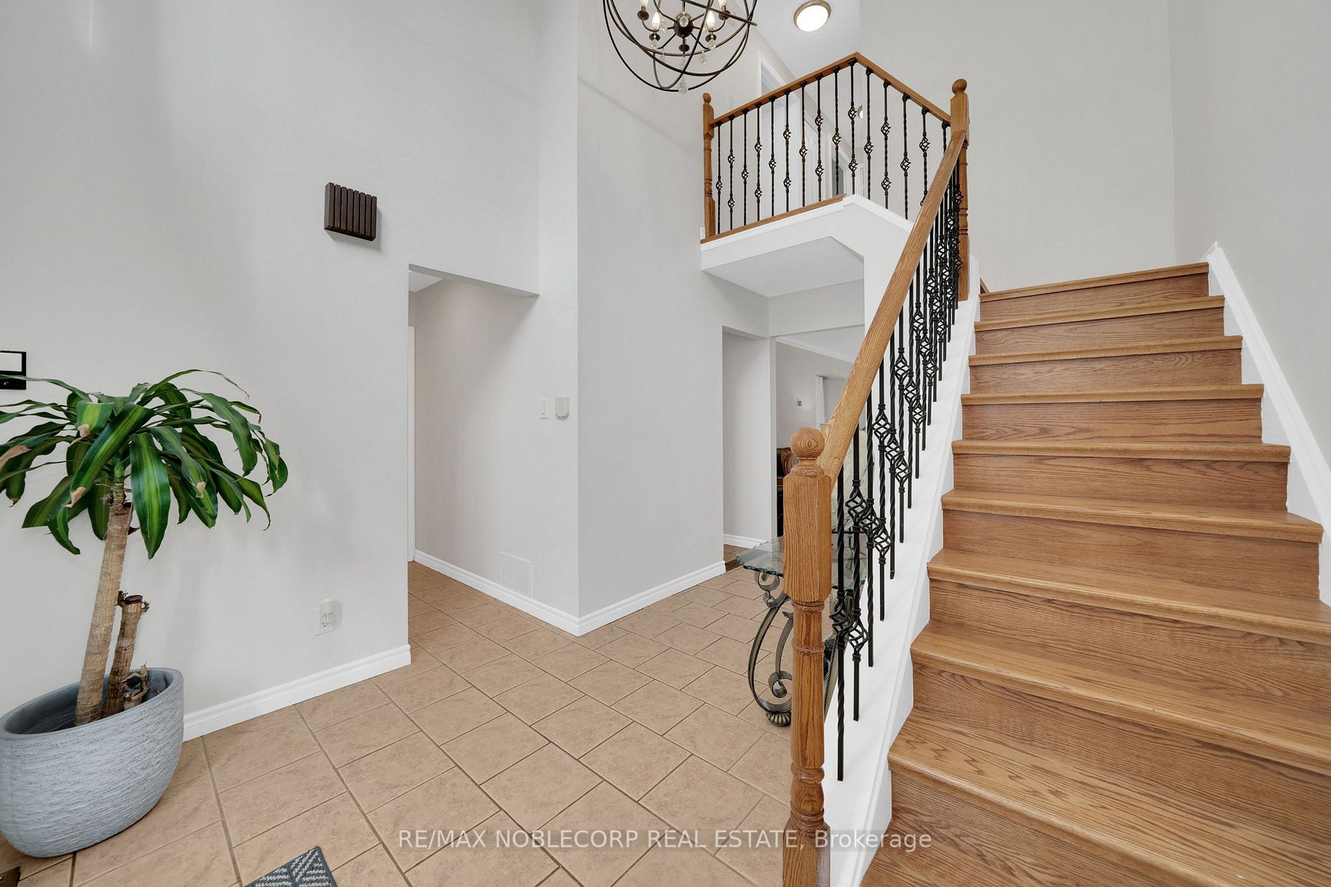 4271 Taffey Cres