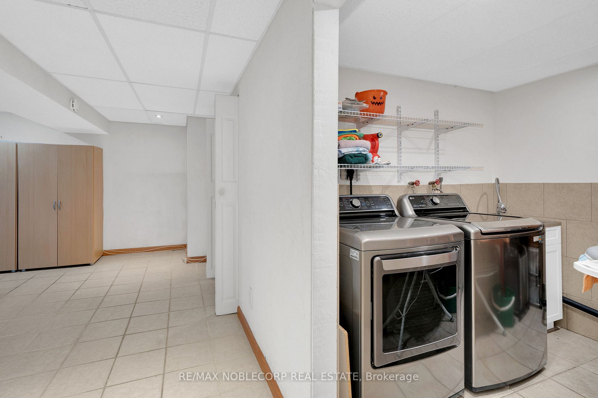 4271 Taffey Cres