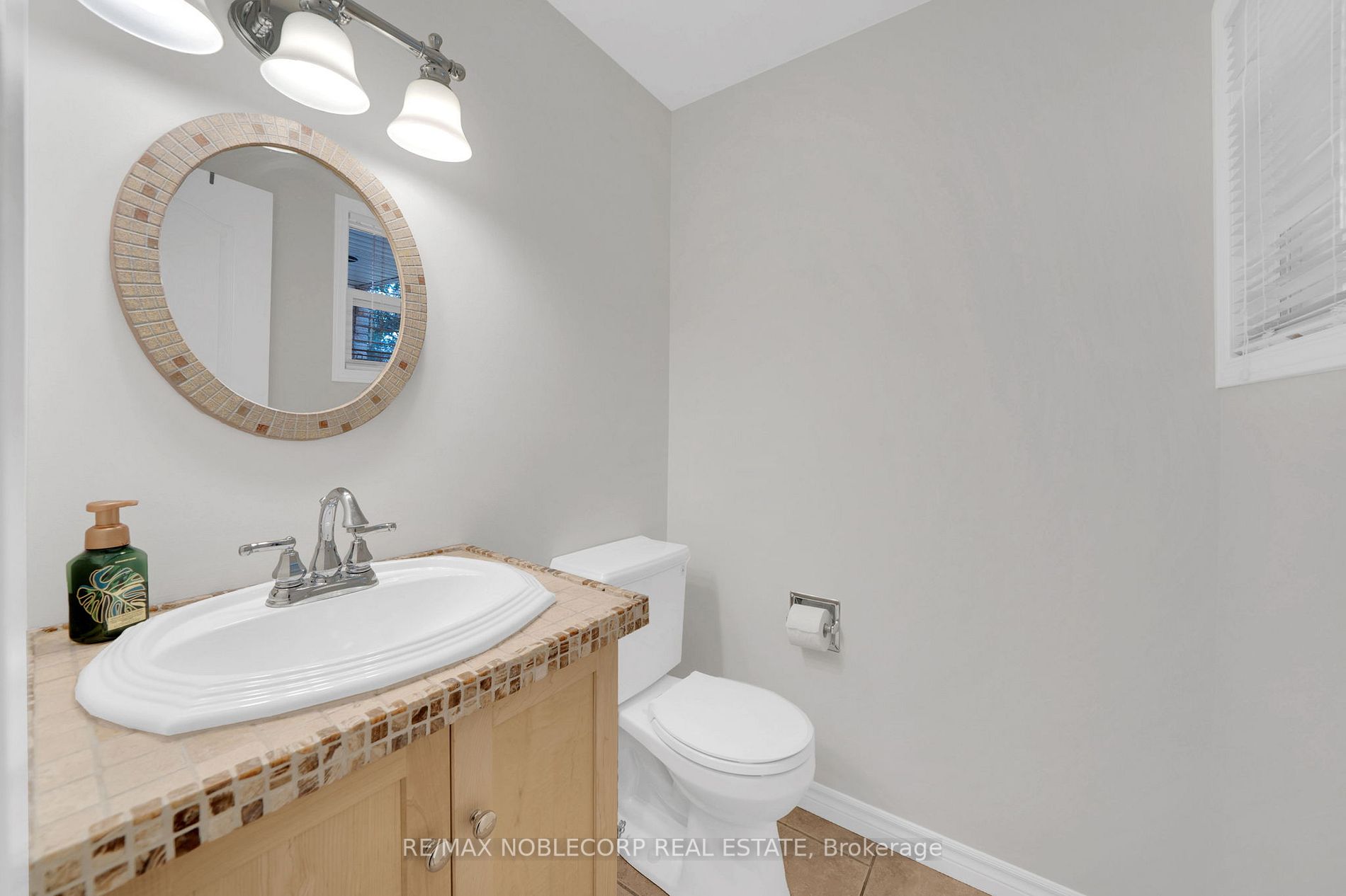 4271 Taffey Cres