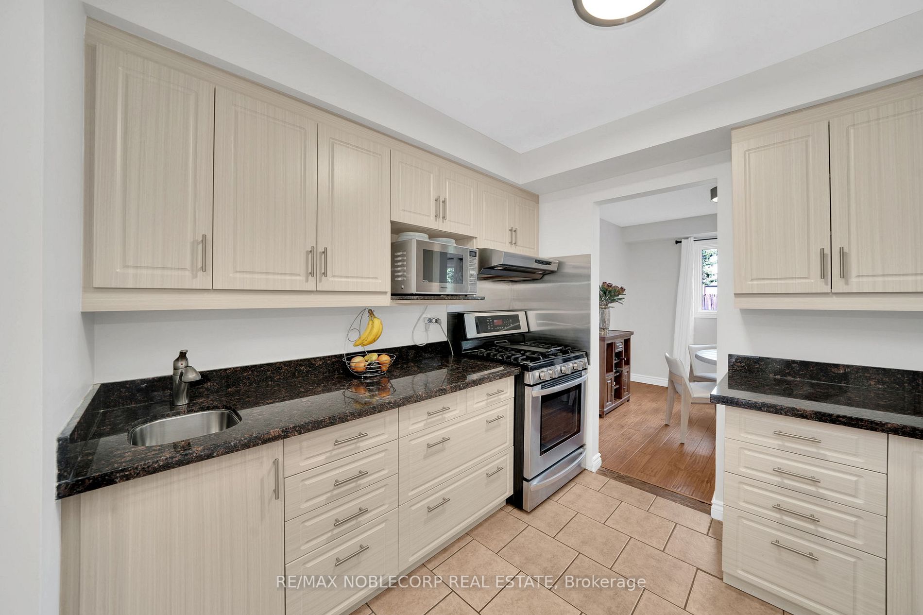 4271 Taffey Cres