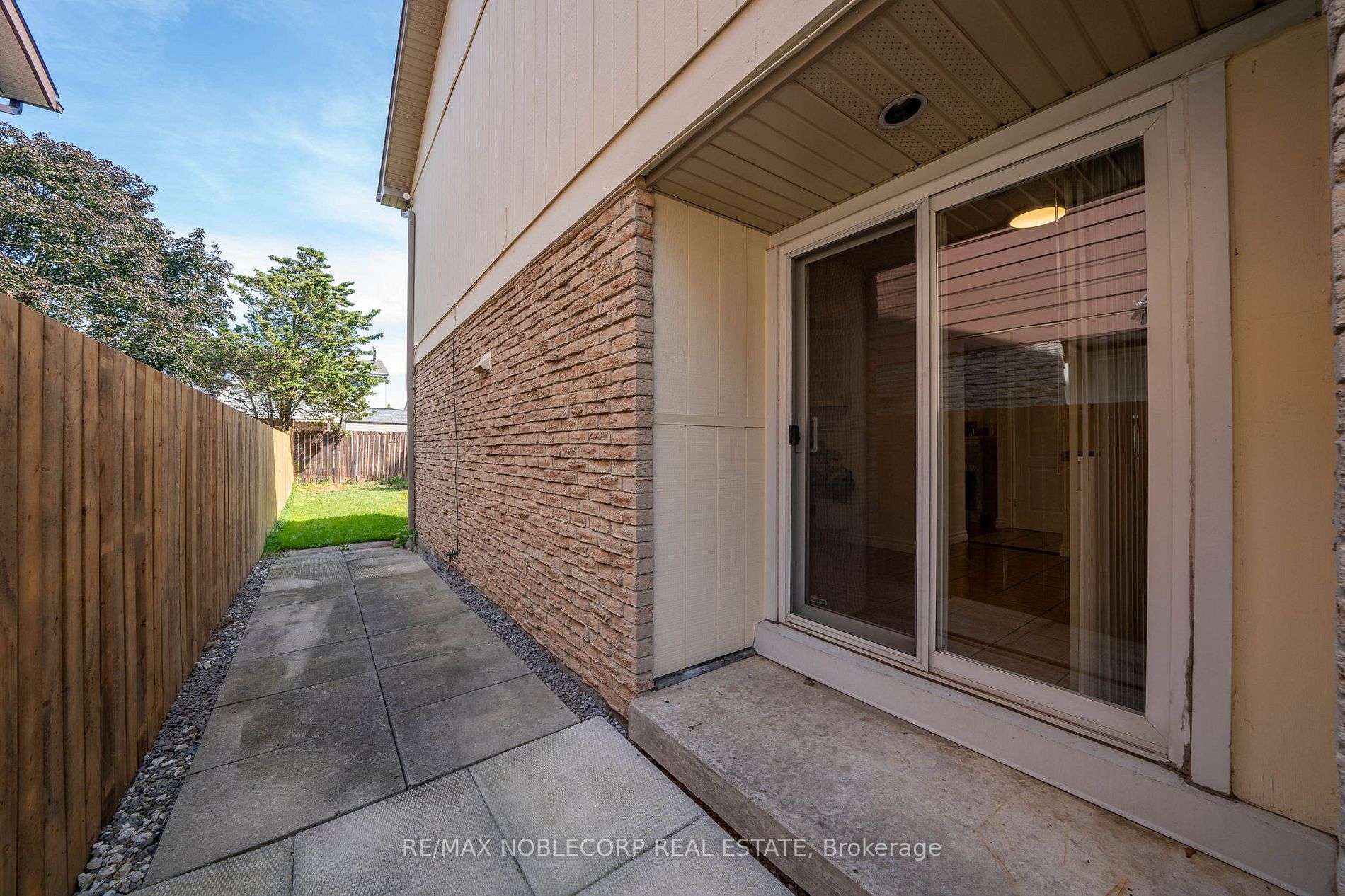 4271 Taffey Cres