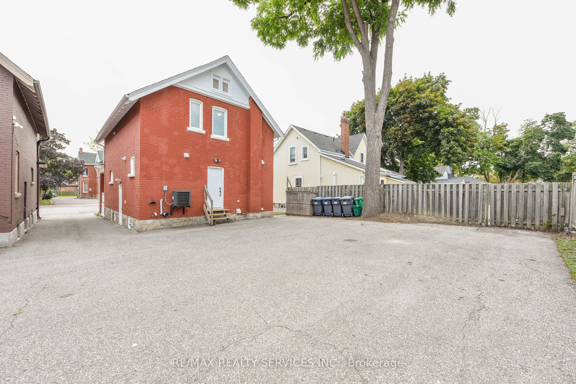 246 Main St N