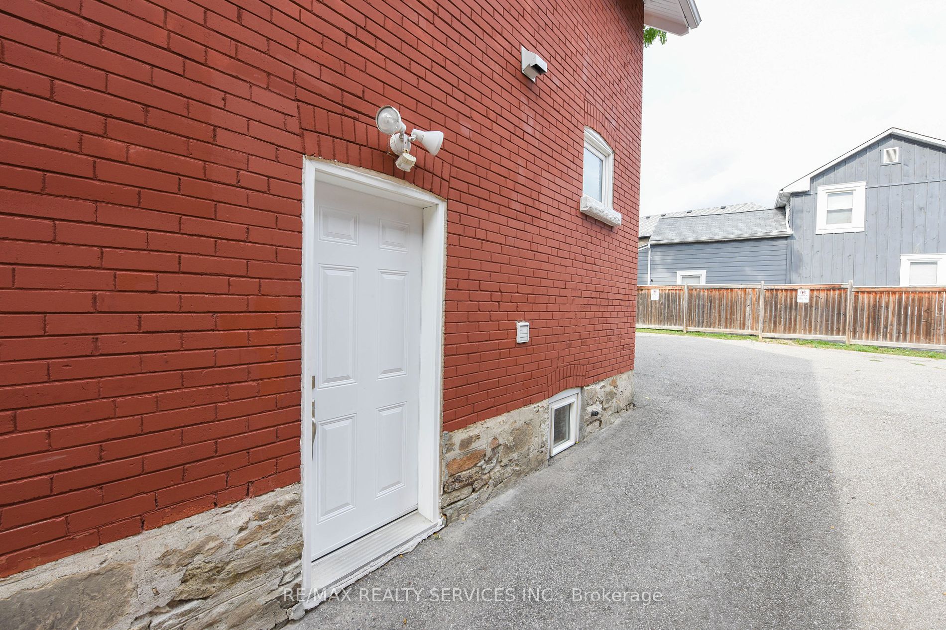 246 Main St N