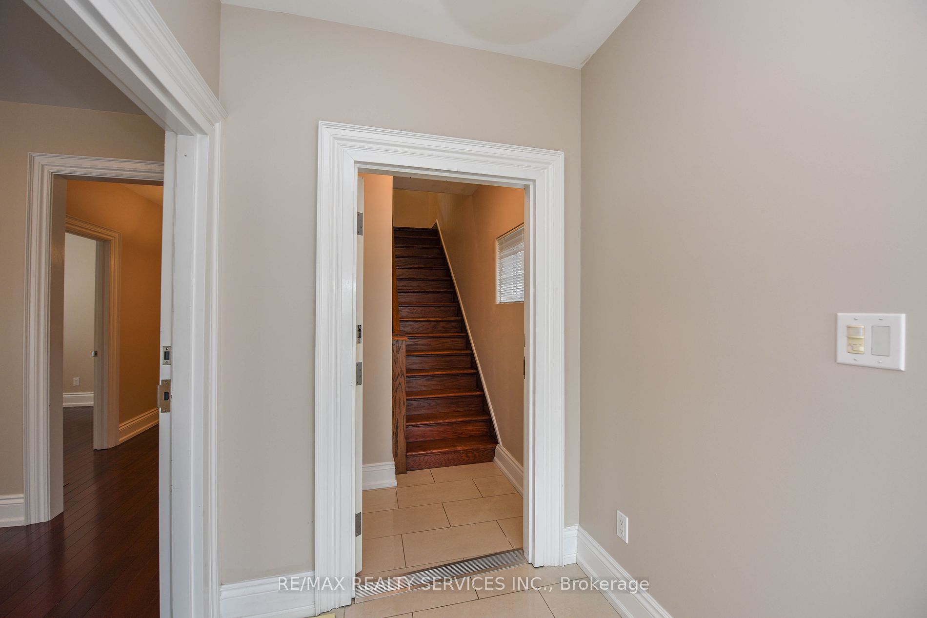 246 Main St N