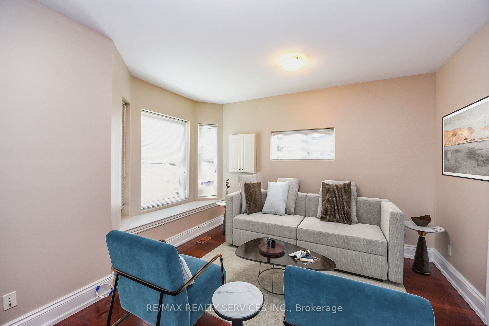 246 Main St N