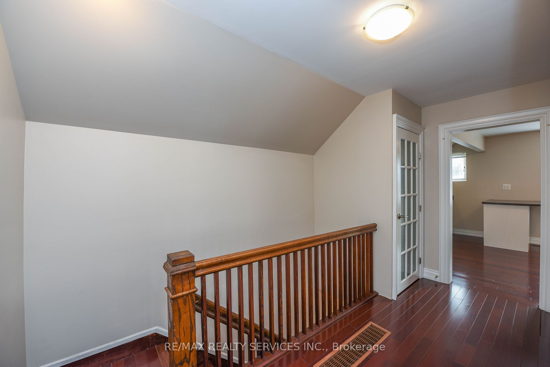 246 Main St N
