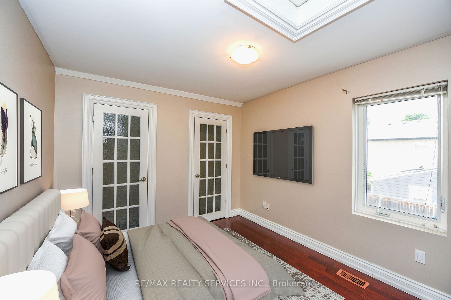 246 Main St N