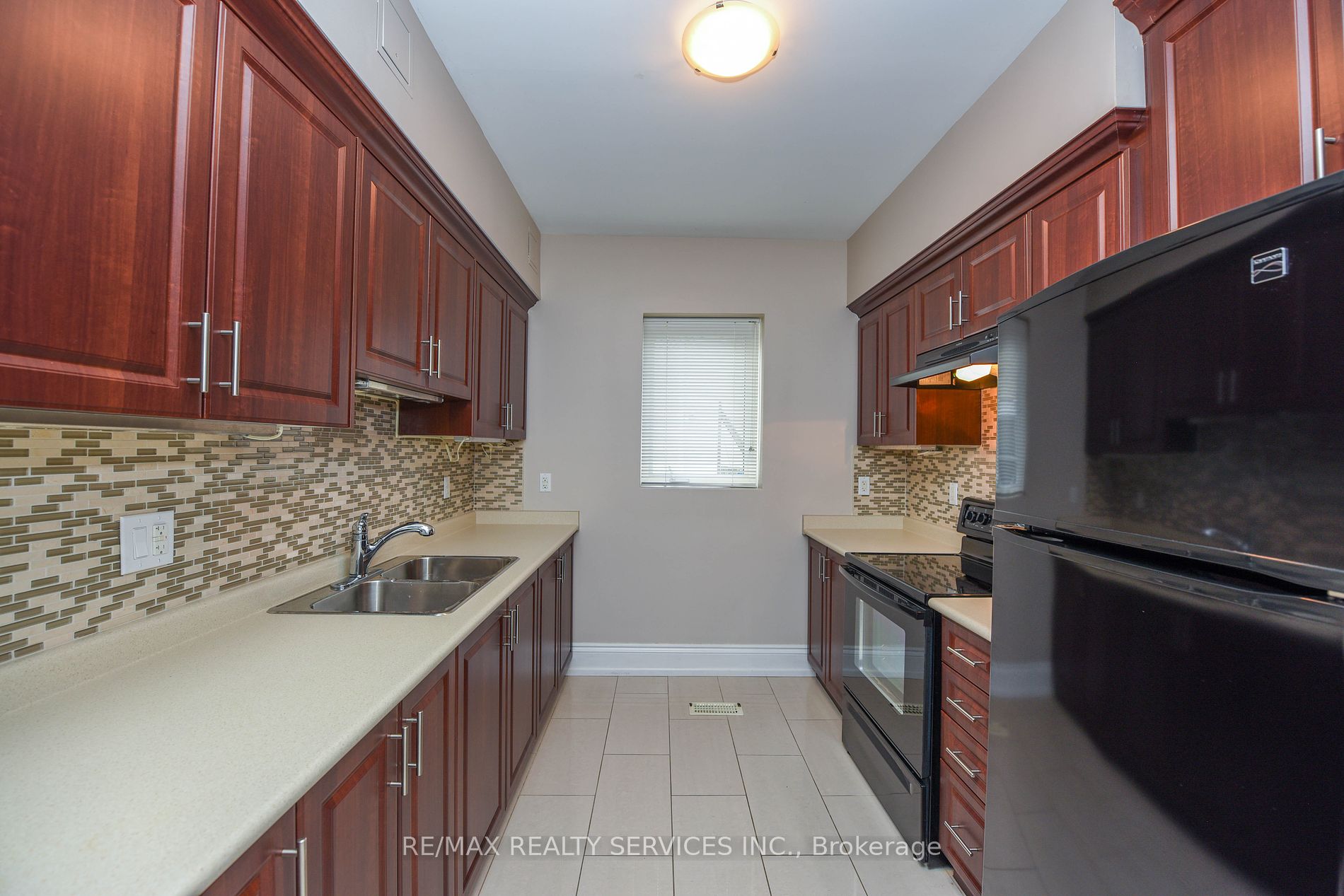 246 Main St N