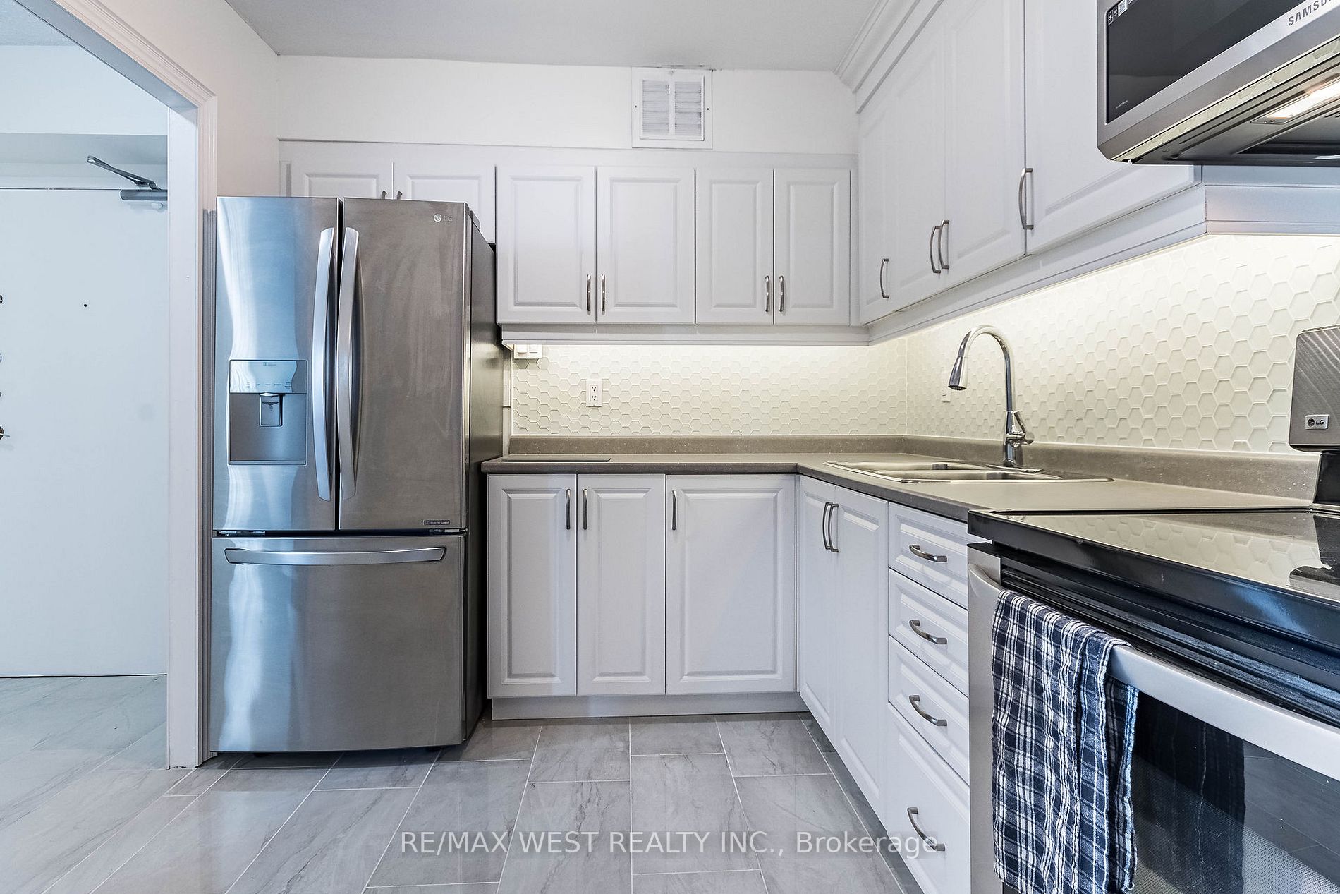 Listing W6811110 - Large Photo # 2