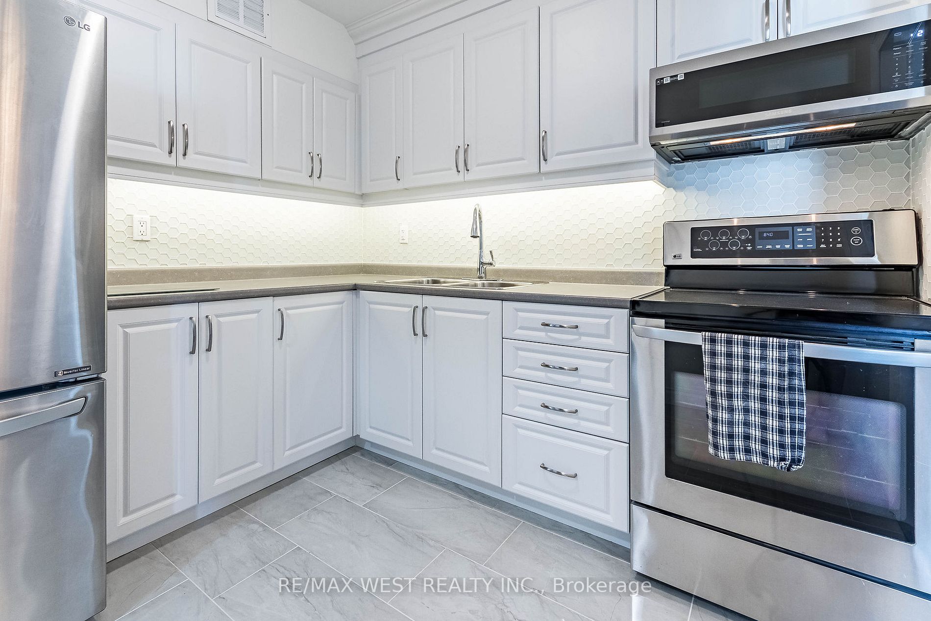 Listing W6811110 - Large Photo # 1