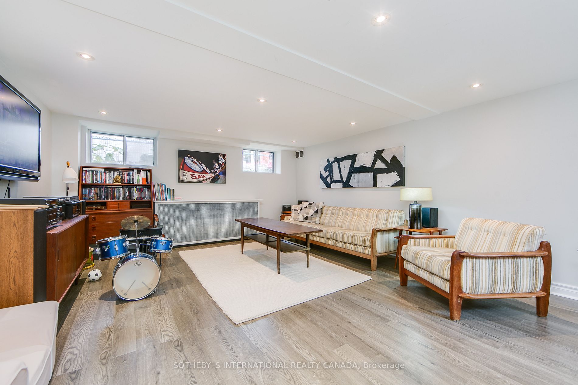 33 Superior Ave