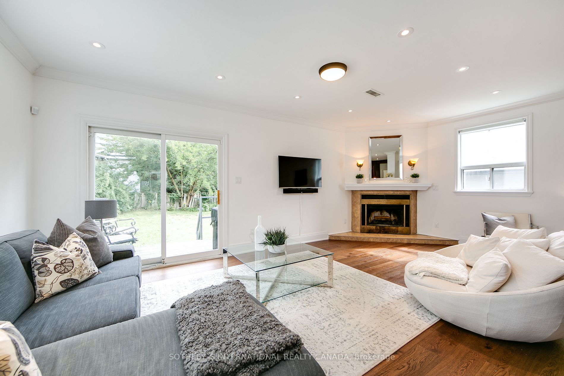 33 Superior Ave
