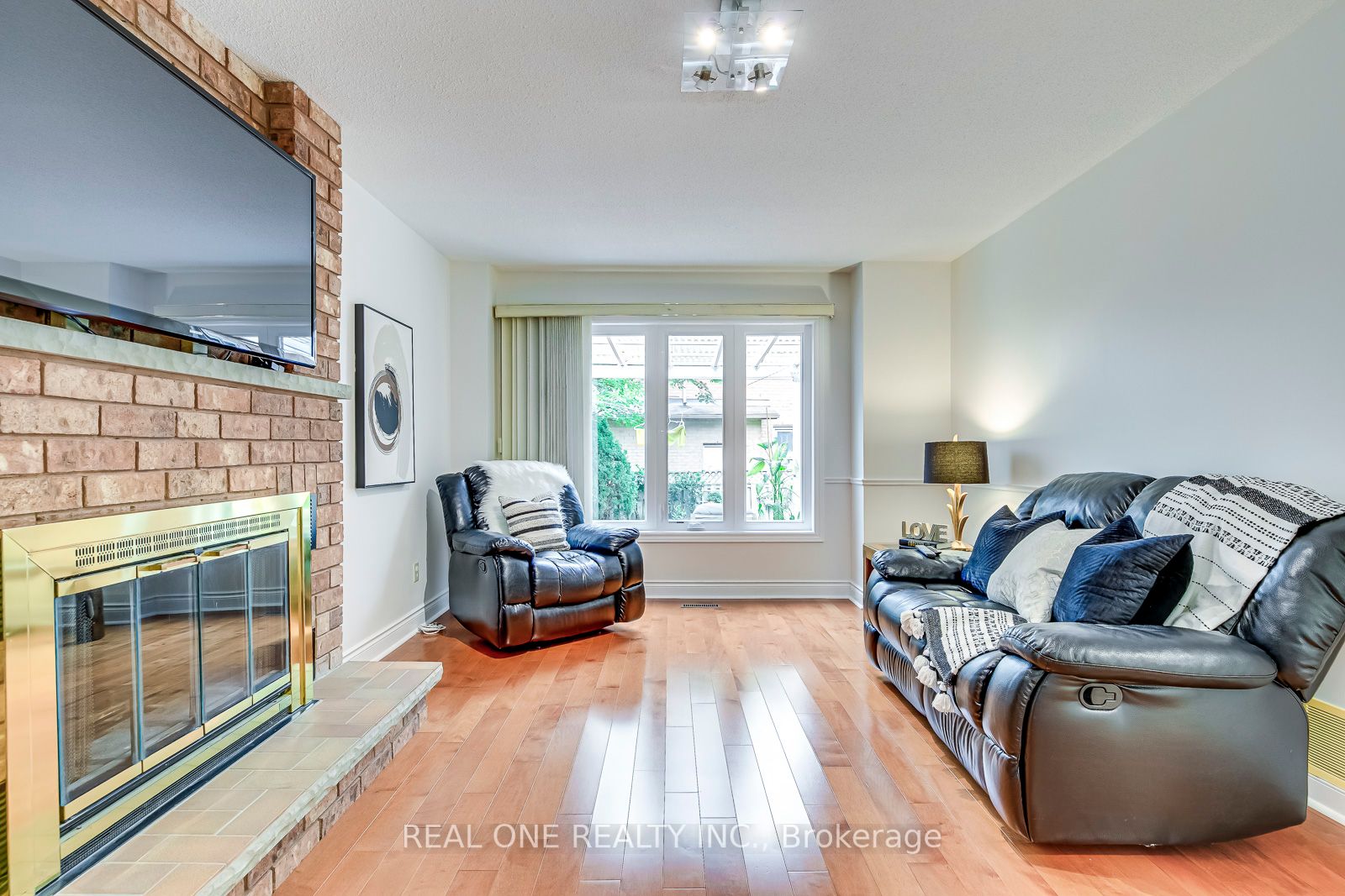 1276 Sir David Drive
