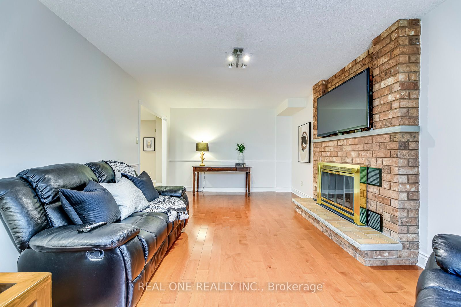 1276 Sir David Drive