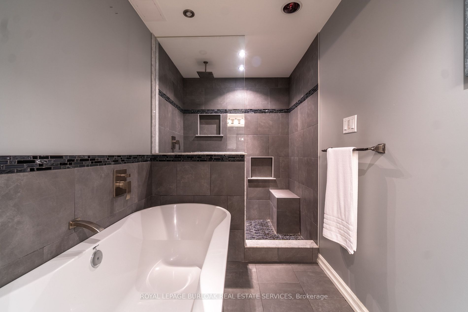 2113 Gary Cres, Burlington