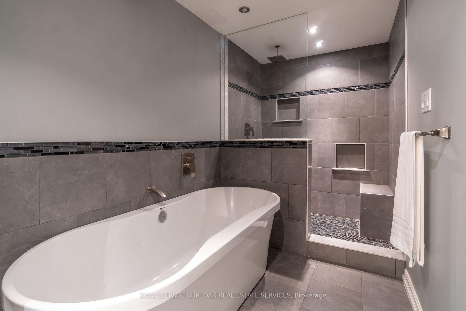 2113 Gary Cres, Burlington