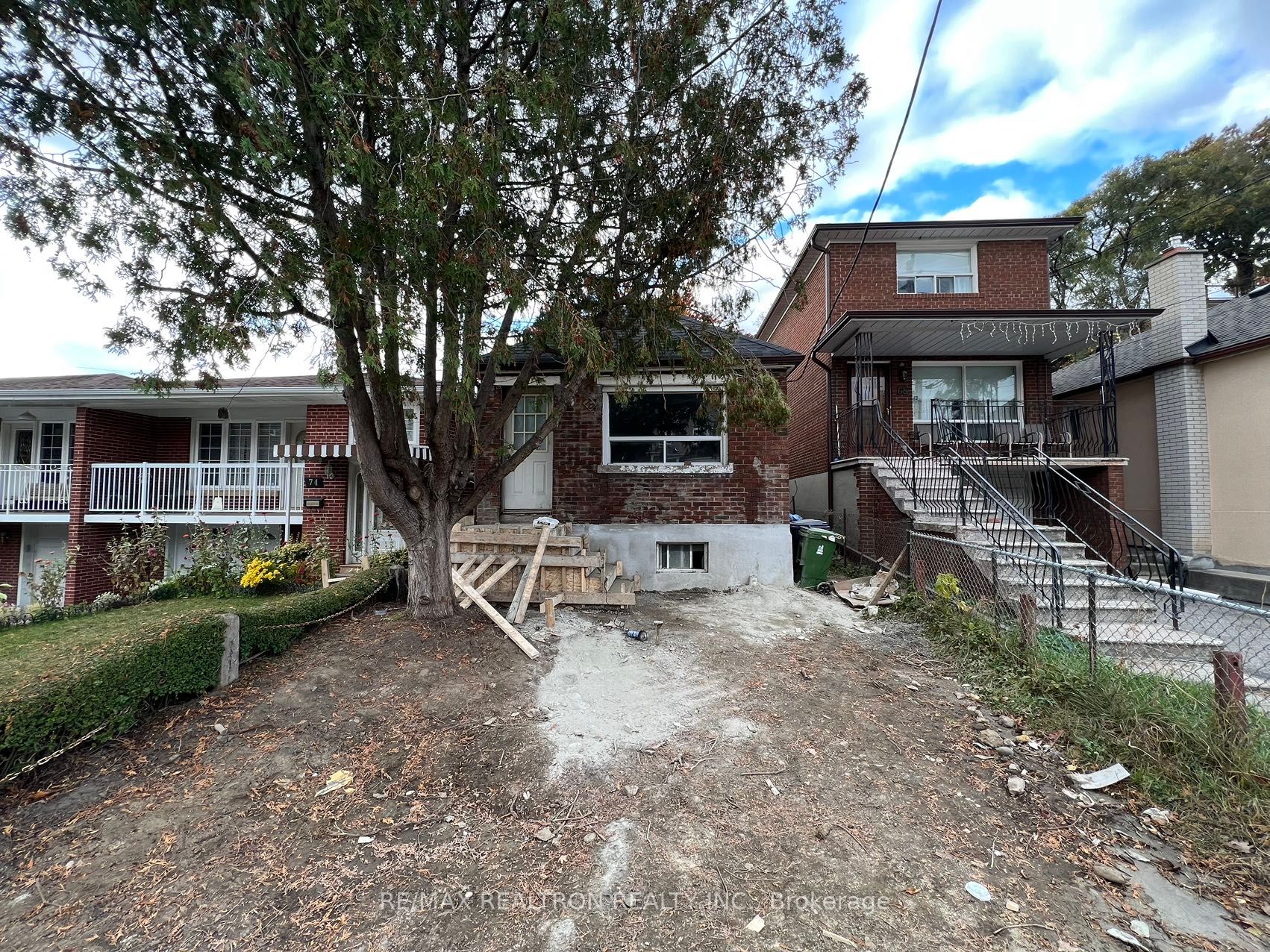 70 Dunraven Dr
