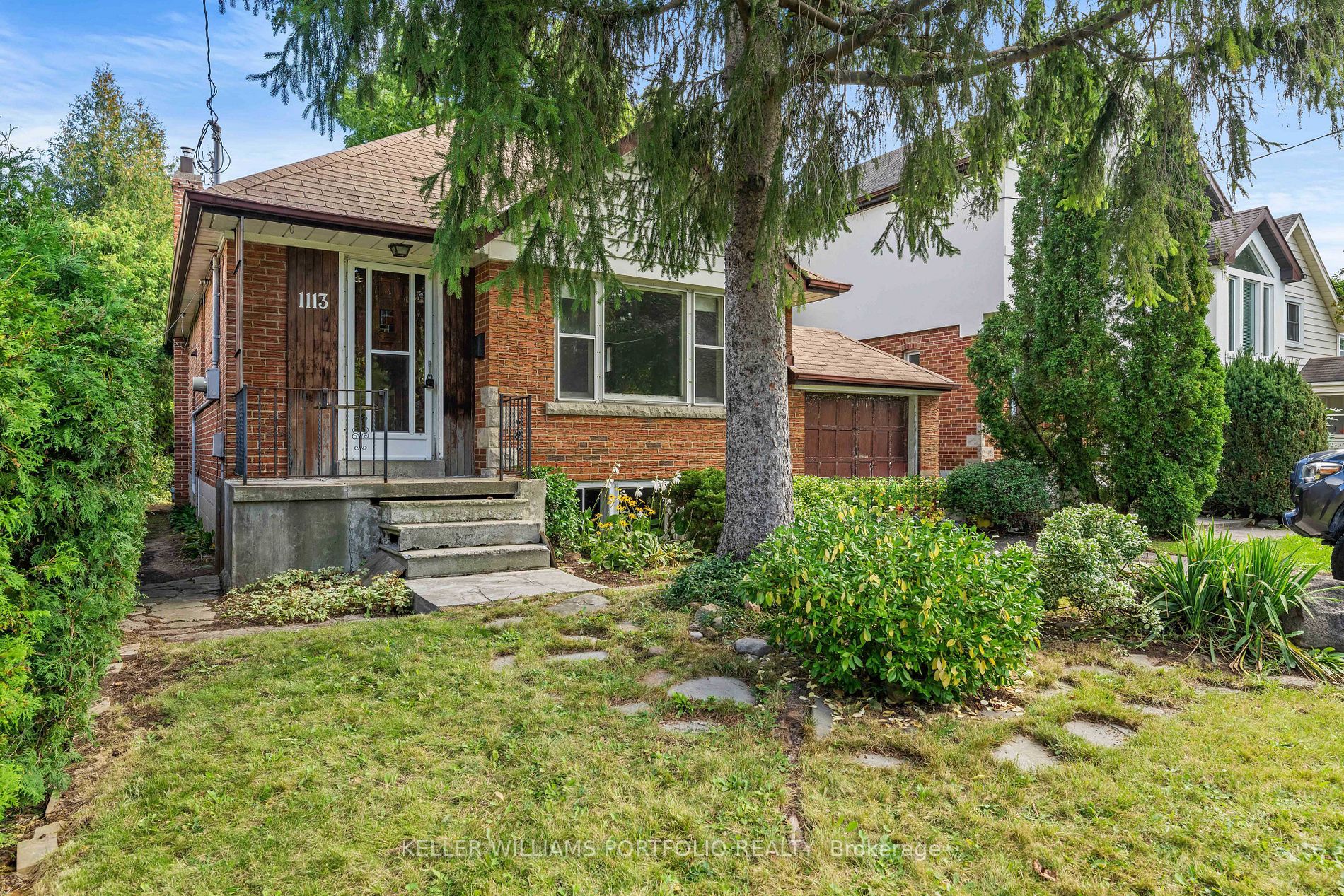 1113 Royal York Rd