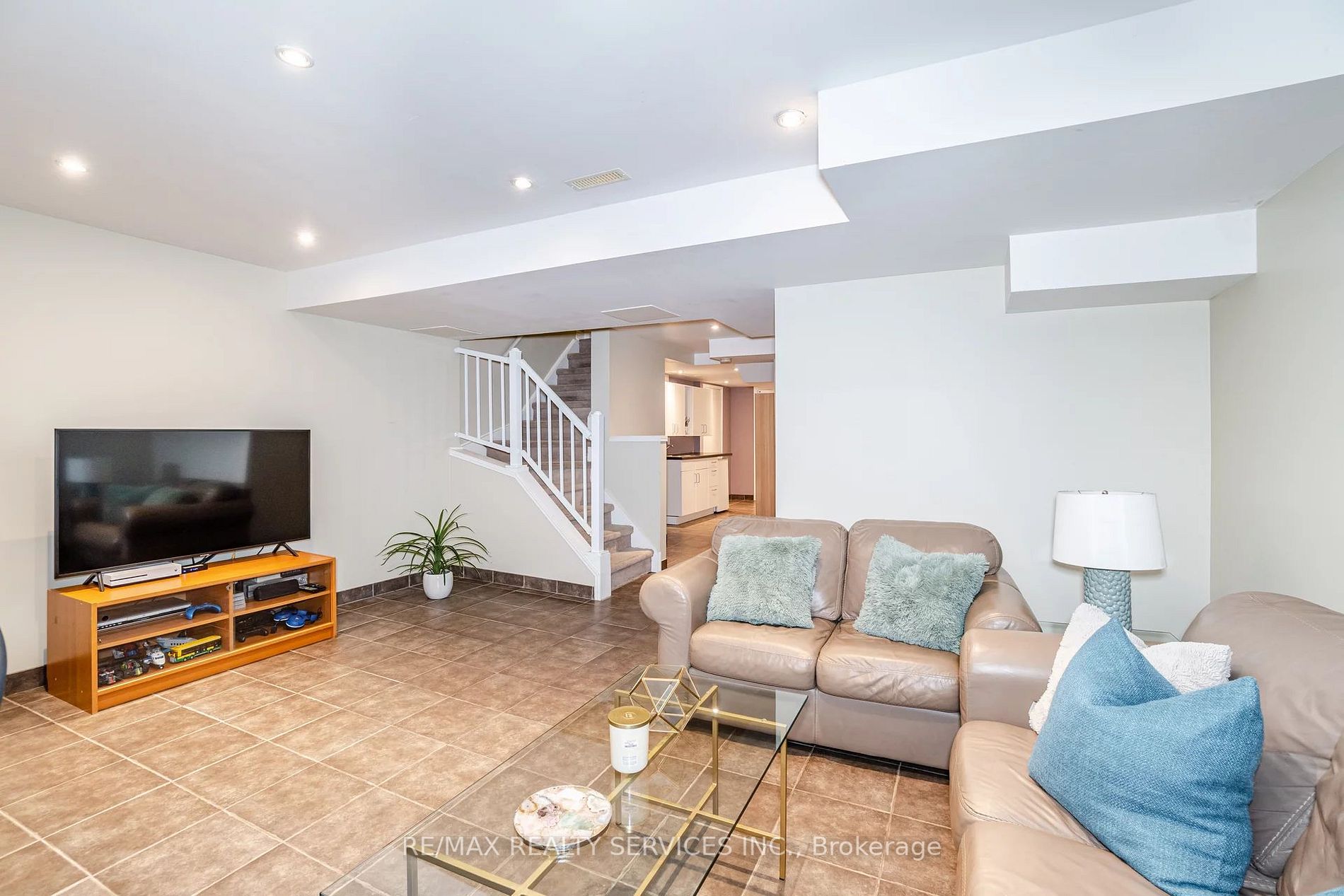158 Marycroft Crt