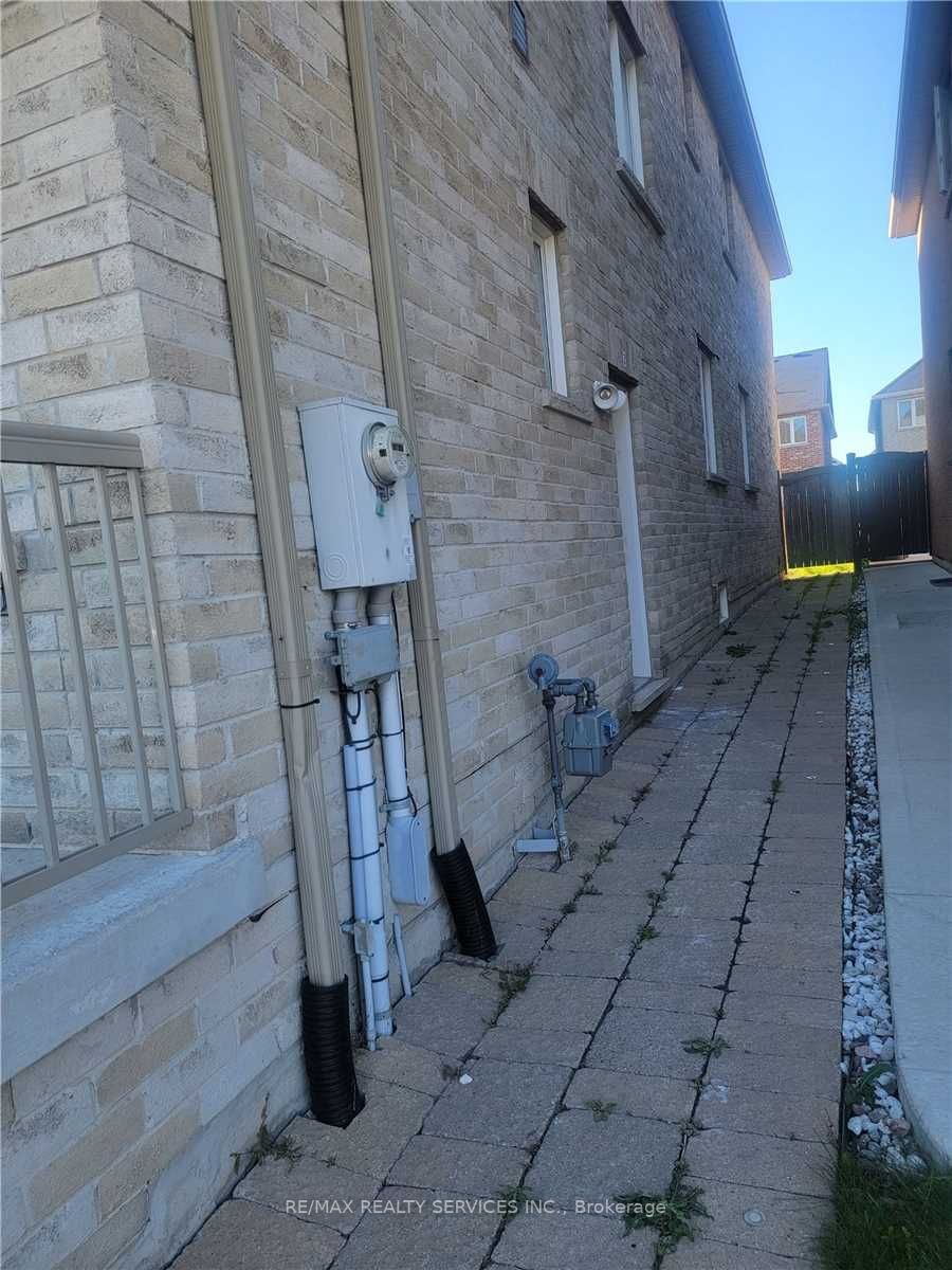13 Black Diamond Cres, #Bsmt