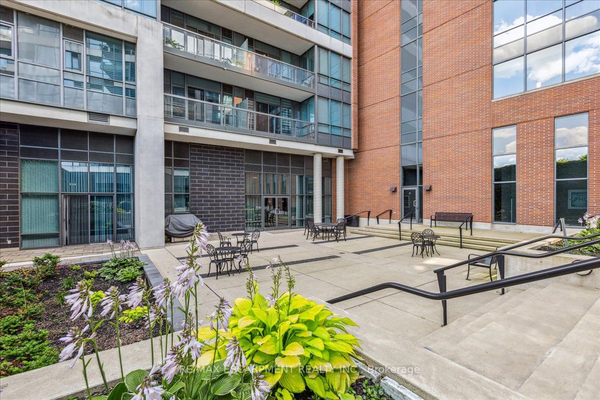 1 Hurontario St, #316