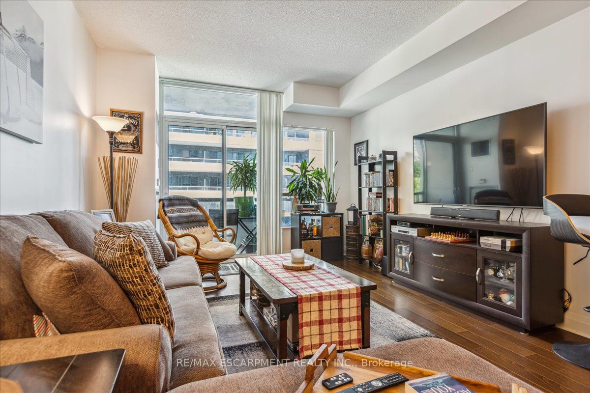 1 Hurontario St, #316