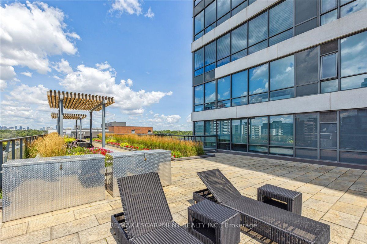1 Hurontario St, #316