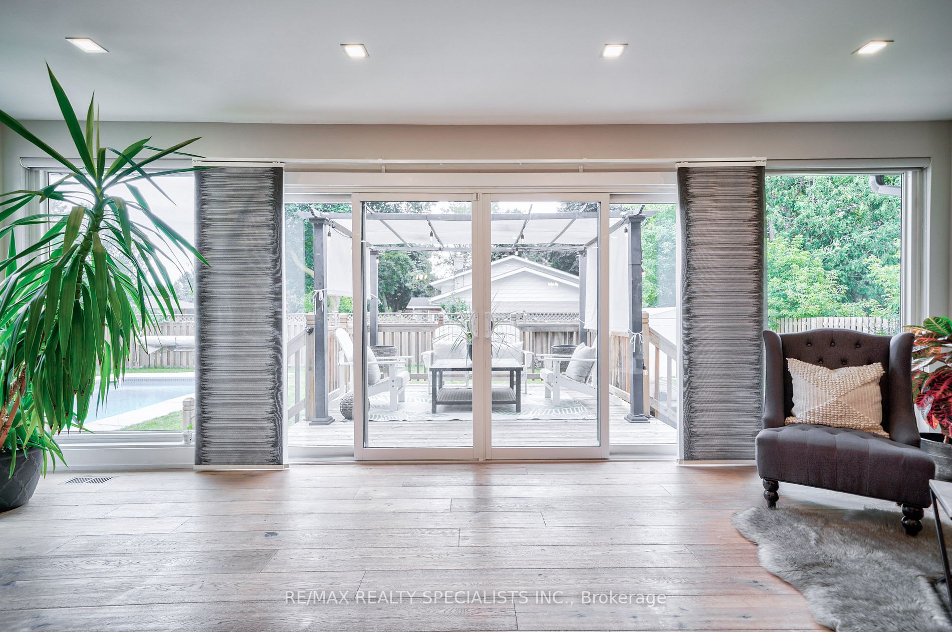 6043 Old Church Road
