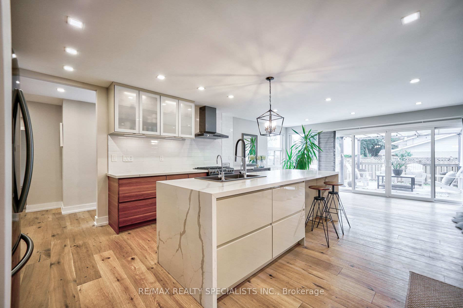 6043 Old Church Road