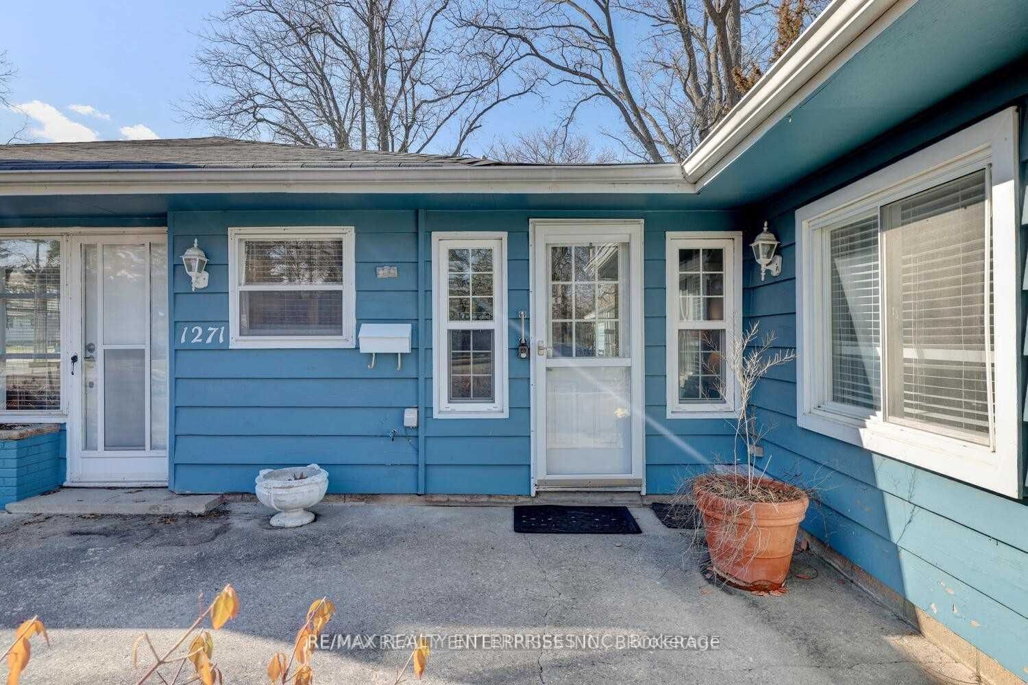 1271 Lorne Park Rd