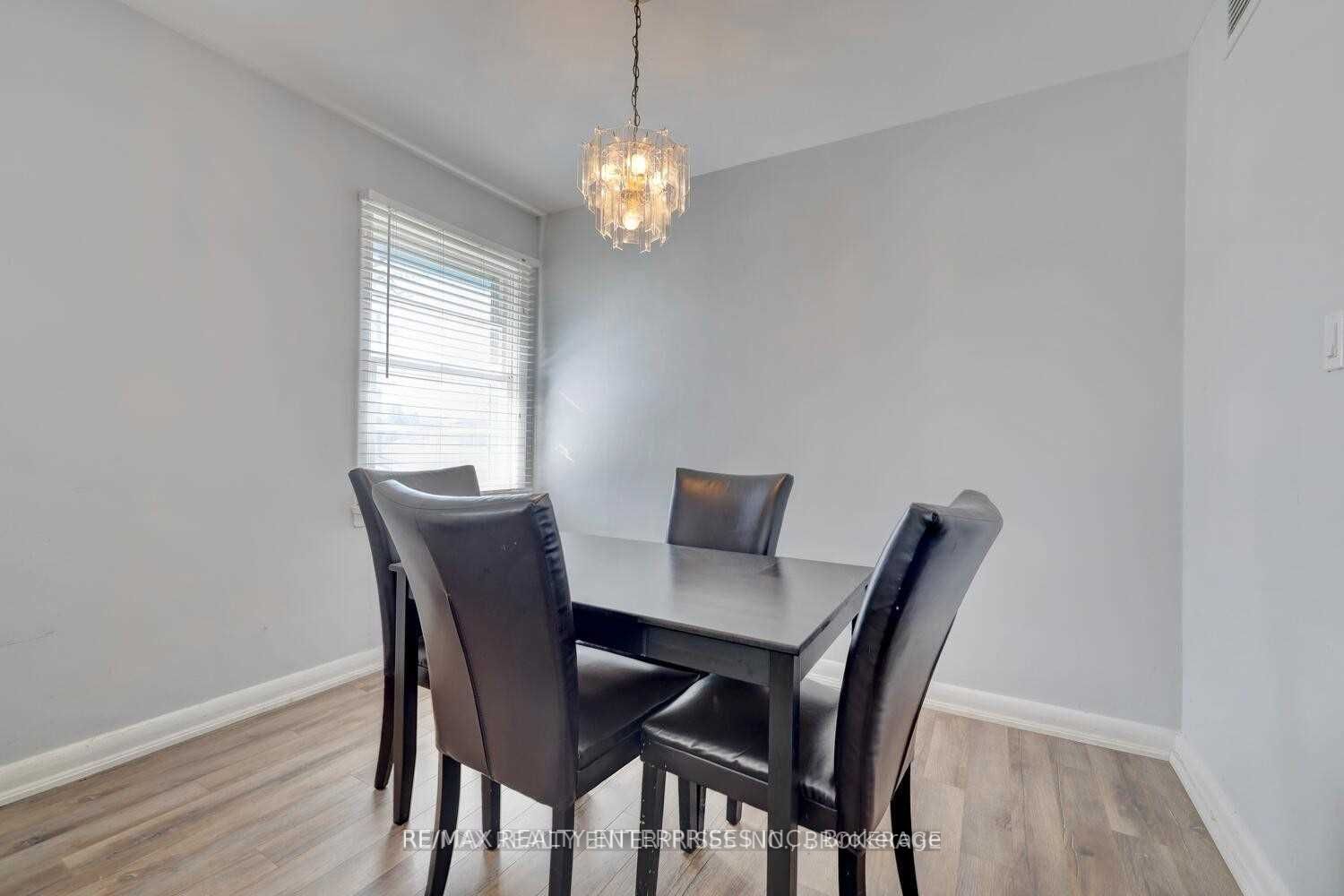 1271 Lorne Park Rd